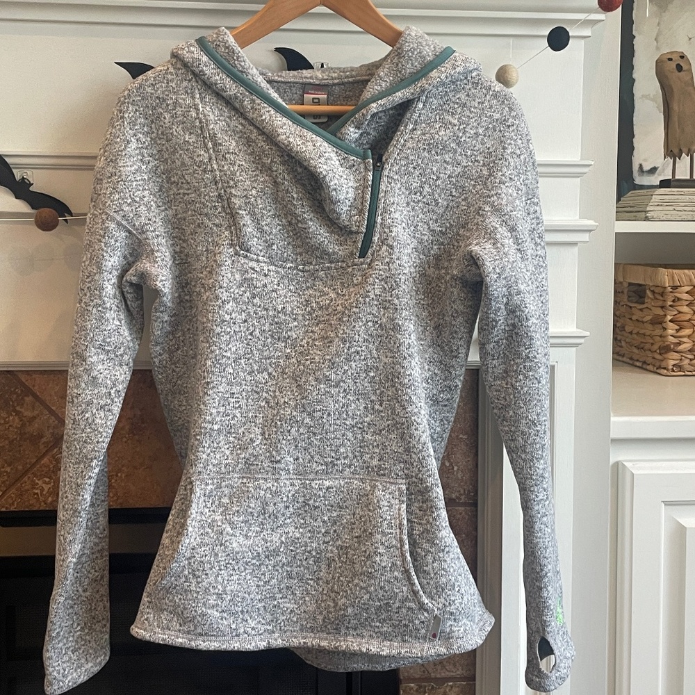 Women’s Stio hooded pull over small